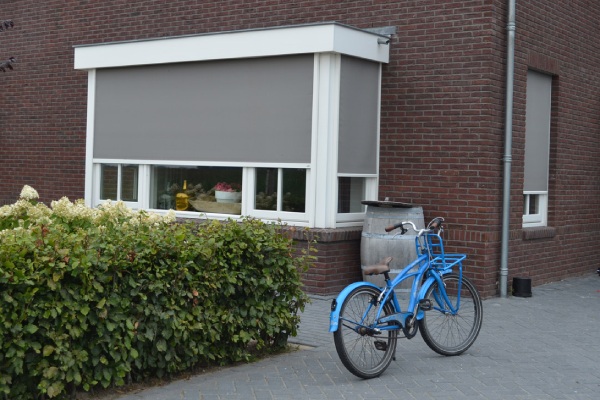 Nadat jij zonwering hebt laten monteren heb je geen last meer van de zon én meer privacy. Nadat jij zonwering hebt laten monteren heb je geen last meer van de zon én meer privacy.